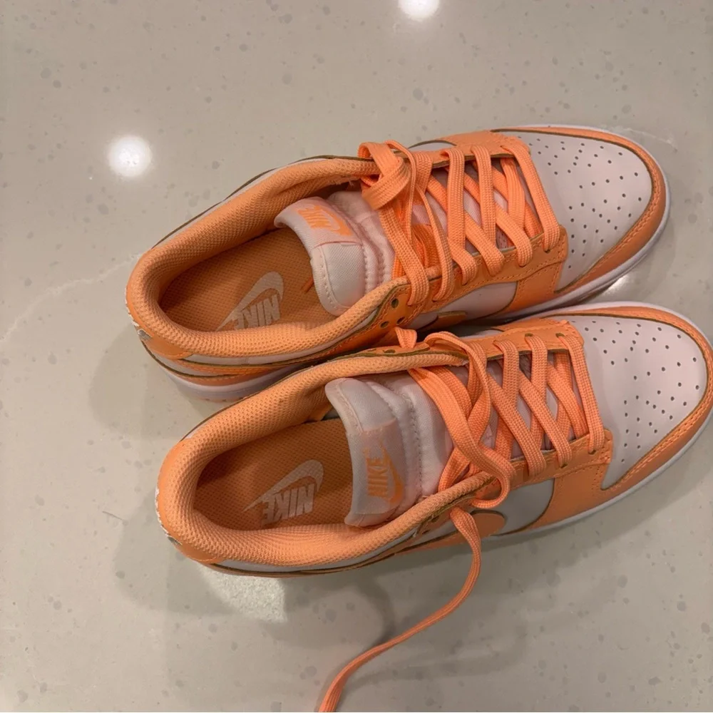 Nike Women’s Low-Top Dunk Sneakers in Orange Cream Peach Size 8 Brand New - Picture 4 of 8